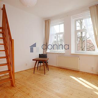 Pronájem bytu 1+1 43 m&sup2; Praha