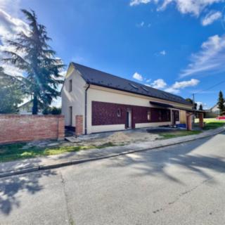 Prodej bytu 5+1 a více 186 m² Libiš, Libušino náměstí