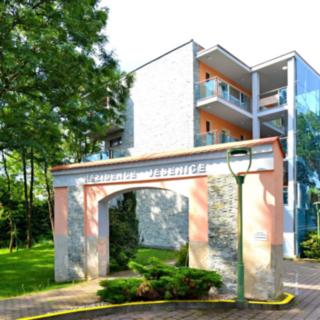 Prodej bytu 2+kk 61 m² Jesenice, V Lázních