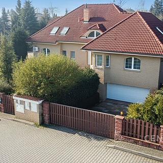 Prodej rodinného domu 725 m² Praha Březiněves, Skřivánčí