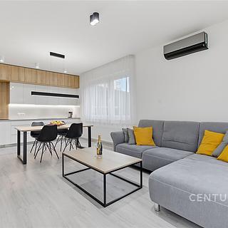 Pronájem bytu 3+kk 75 m² Praha