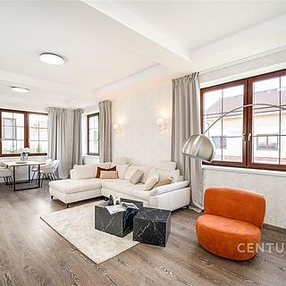 Prodej vily 300 m&sup2; Makotřasy