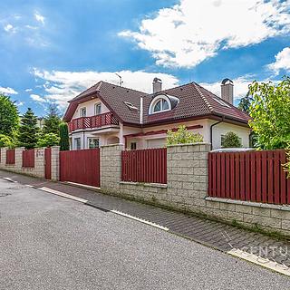 Prodej vily 400 m&sup2; Praha