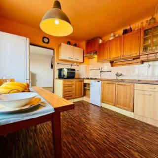 Prodej rodinného domu 192 m² Hrušky, Hlavní
