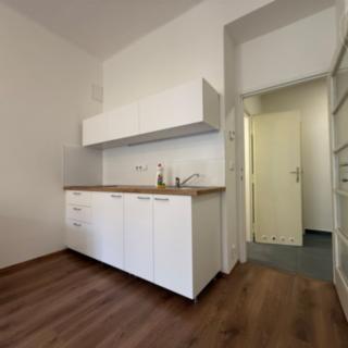 Pronájem bytu 1+kk a garsoniéry 32 m² Praha Vršovice, Sámova