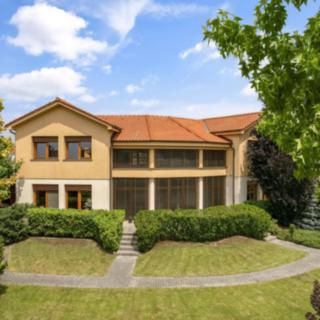 Prodej rodinného domu, 683m²