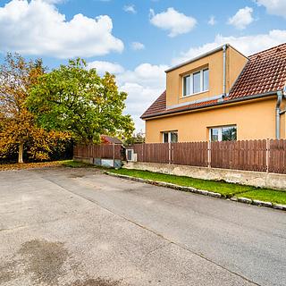 Prodej rodinného domu 144 m² Praha Cholupice, Lichá