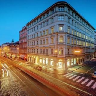 Pronájem kanceláře 243 m² Praha