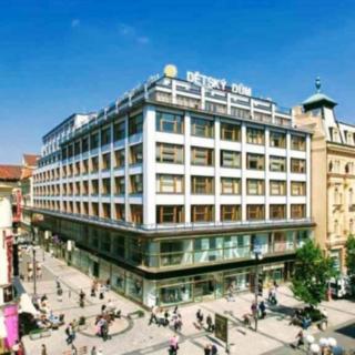 Pronájem kanceláře 241 m² Praha