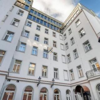 Pronájem kanceláře 377 m² Praha
