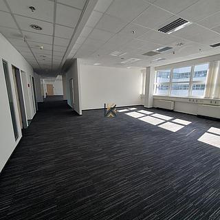 Pronájem kanceláře, 576m²