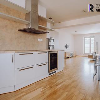 Prodej bytu 5+1 a více 178 m² Kroměříž, náměstí Míru