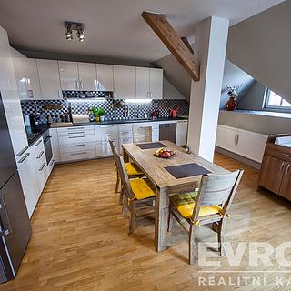Pronájem bytu 2+kk 105 m&sup2; Praha
