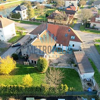 Prodej dvougeneračního domu 350 m² Velim, Palackého