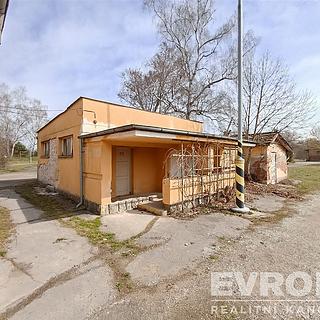 Prodej skladu 109 m² Vráž
