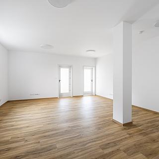 Prodej kanceláře 91 m² Karlovy Vary Bohatice, U Trati