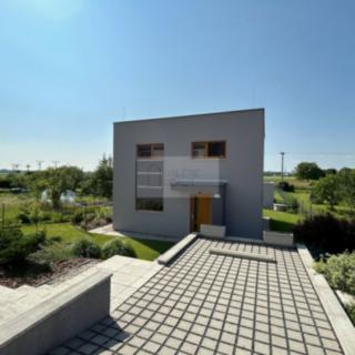 Prodej rodinného domu 130 m² Radslavice, Trávník