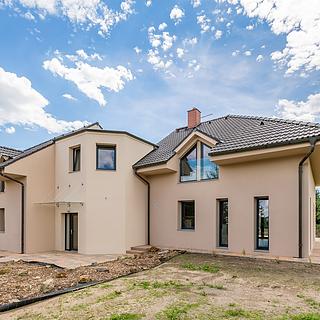Prodej rodinného domu 344 m² Káraný