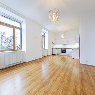 Pronájem bytu 3+kk 85 m&sup2; Slaný