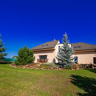 Prodej rodinného domu 241 m² Káraný