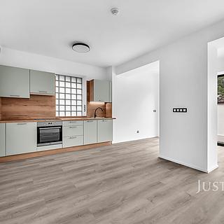 Pronájem bytu 3+kk 80 m&sup2; Praha