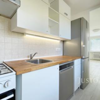 Pronájem bytu 3+1 62 m² Praha Kobylisy, Akátová