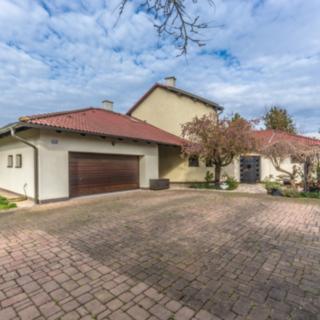 Prodej rodinného domu 309 m² Jesenice