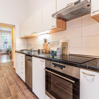 Pronájem bytu 3+1 95 m² Praha, Korunní