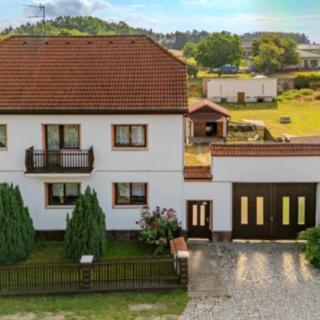 Prodej rodinného domu 1 190 m² Benešovice