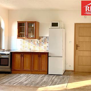 Pronájem bytu 1+kk a garsoniéry 40 m² Drmoul