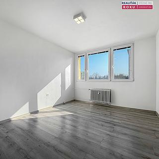 Pronájem bytu 1+kk a garsoniéry 24 m² Brno Lesná, Halasovo náměstí