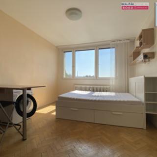 Pronájem bytu 1+kk a garsoniéry 22 m² Brno Lesná, Halasovo náměstí