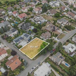 Prodej stavební parcely 951 m² Hradec Králové Roudnička, Ve Svahu