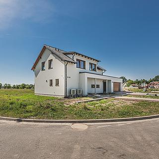 Prodej rodinného domu 210 m² Lochenice
