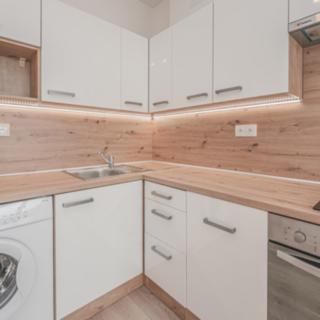 Pronájem bytu 1+kk a garsoniéry 25 m² Hradec Králové Kukleny, Pražská třída