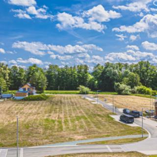 Prodej stavební parcely 693 m² Lochenice