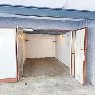 Pronájem parkovacího místa 14 m² Praha