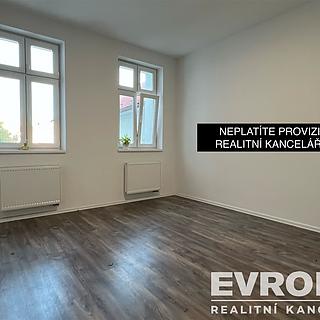 Pronájem bytu 1+kk a garsoniéry 29 m² Žirovnice, Havlíčkovo náměstí