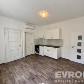 Pronájem bytu 2+1 61 m² Praha