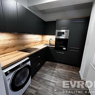 Pronájem bytu 1+kk a garsoniéry 32 m² Žirovnice, Havlíčkovo náměstí