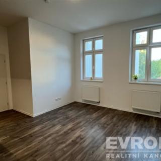 Pronájem bytu 1+kk, garsoniery 29 m² Žirovnice