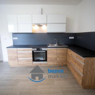 Pronájem bytu 3+1 70 m² Pardubice Zelené Předměstí, Jana Palacha