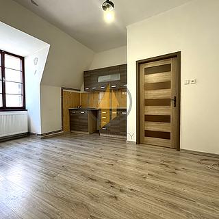 Pronájem bytu 1+kk a garsoniéry 28 m² Jičín Staré Město, Chelčického