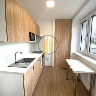 Pronájem bytu 1+kk a garsoniéry 32 m² Jičín Nové Město, Přátelství