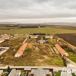 Prodej komerčního pozemku 4 409 m² Strachotín