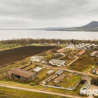 Prodej komerčního pozemku 9422 m&sup2; Strachotín