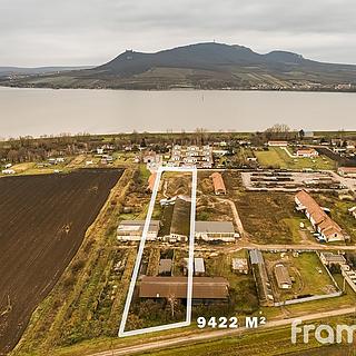 Prodej komerčního pozemku 9 422 m² Strachotín