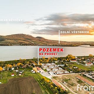 Prodej komerčního pozemku 2 851 m² Strachotín