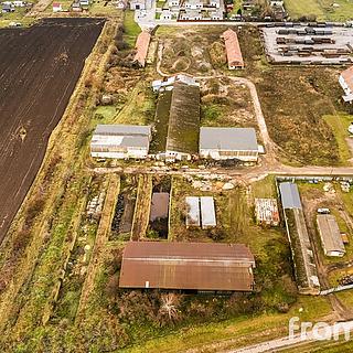 Prodej komerčního pozemku 2 465 m² Strachotín