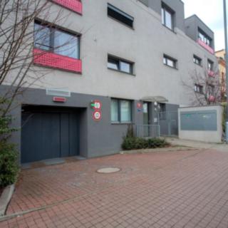Pronájem parkovacího místa 13 m² Praha Liboc, Libocká